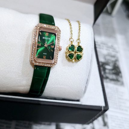 ساعت زنانه سبز سلطنتی همراه گردنبند استیل شبدر نماد شانس
